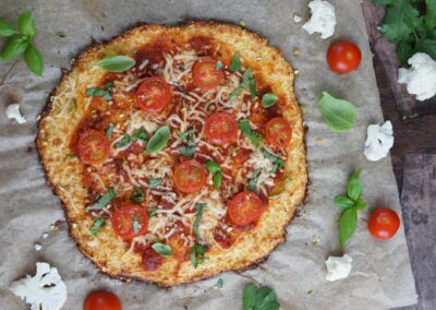 Low Carb Blumenkohlpizza – präsentiert von 15minutenrezepte
